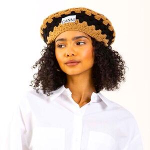 GANNI Crochet Beret - striped -NEW